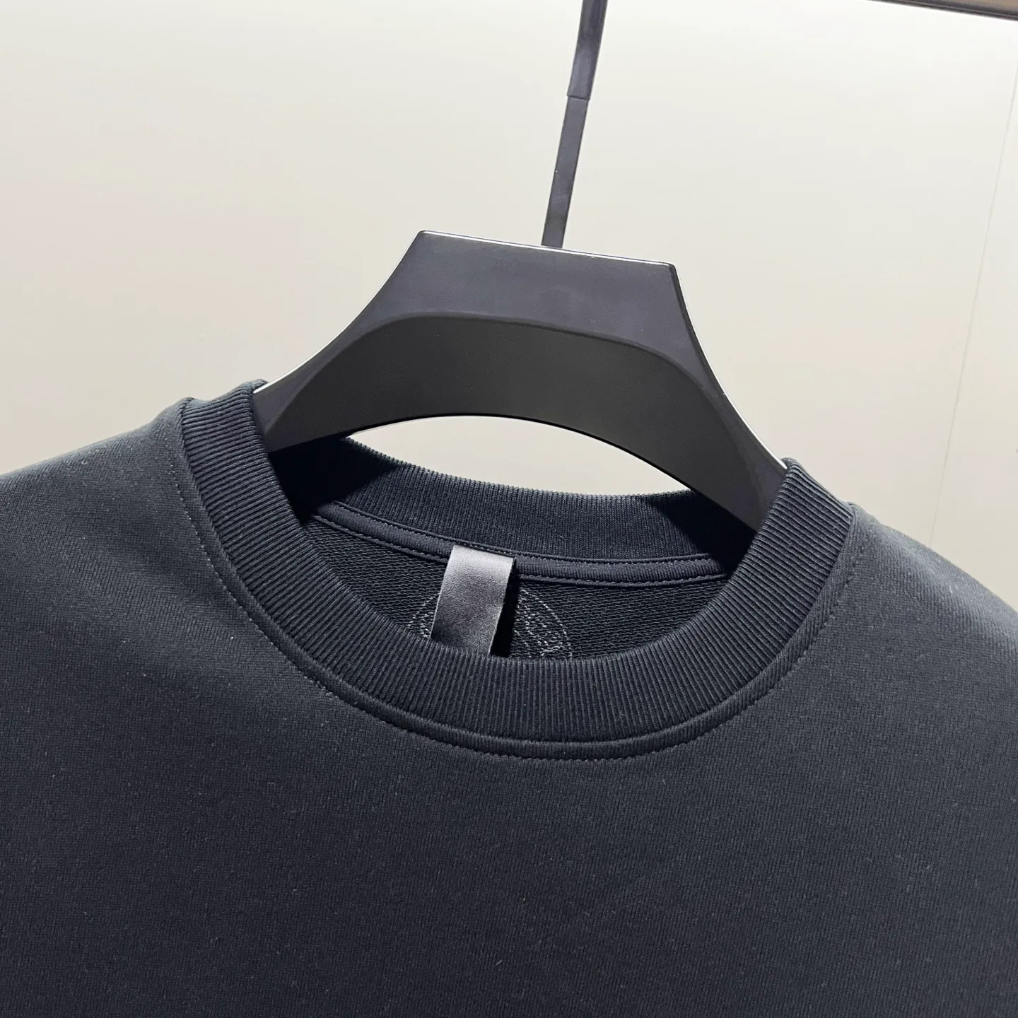 P220 chrome hearts/Chrome Hearts 420g pure cotton round neck sweatshirt, front and rear sleeves, horseshoe Sanskrit letters LOGO embroidery🪡 logo, official synchronization, 1:1 original mold opening, fashion personality, versatile trend, pure original quality, original washed fabric, tag, collar label, washed wheat, complete three standards, color: black, white. Size: XS-L